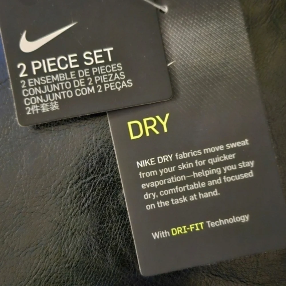 Nike Infant Girl’s Dri-Fit T-Shirt & Shorts Set (2-pieces) nwt, pink - Picture 2 of 2